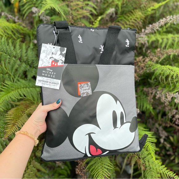 NWT Mickey Mouse Outdoor Blanket Tote - Picture 1 of 11